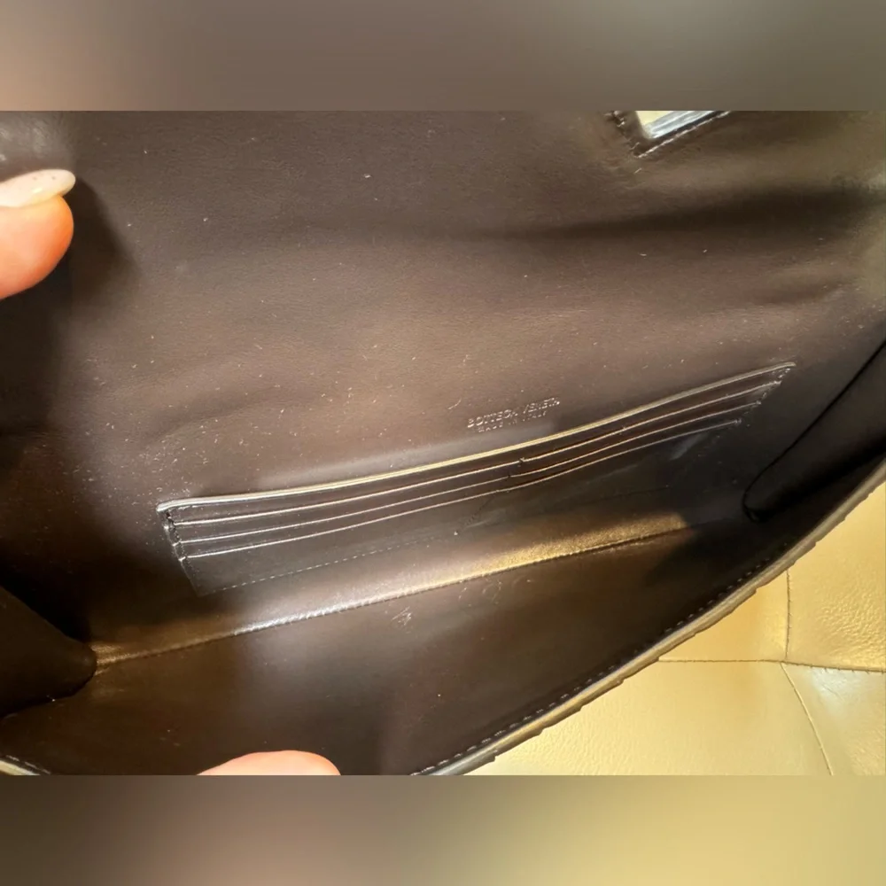 Sold ❌Bottega Veneta Andiamo Clutch - Picture 6 of 10